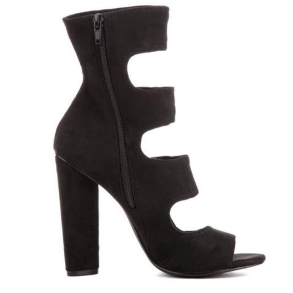 Steve Madden Tawnie Cut Out heel 8M